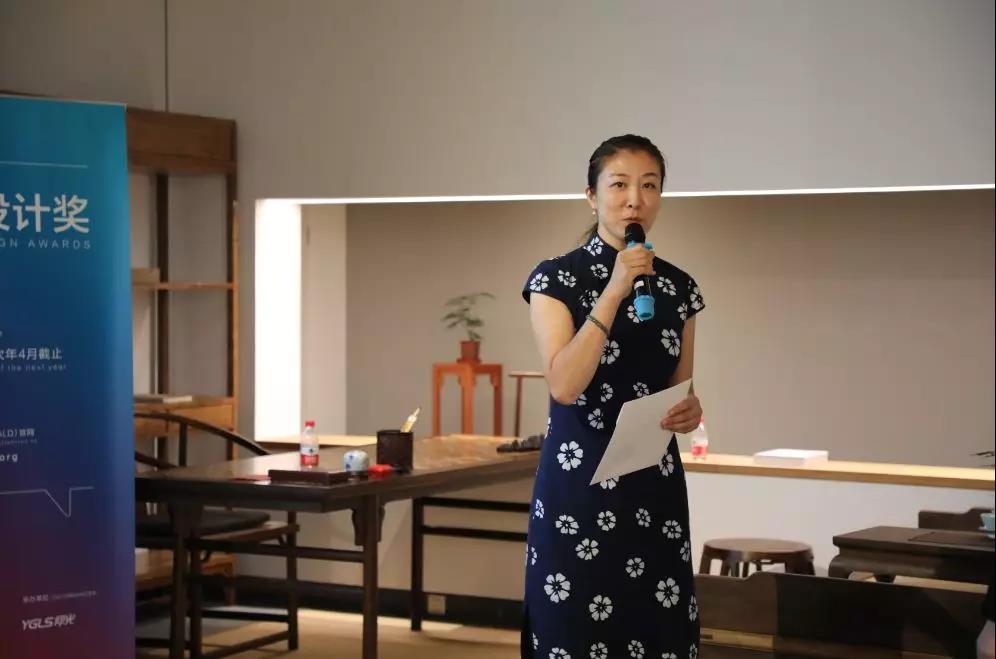 溪山清遠生活館市場總監王選文女士介紹溪山清遠生活館